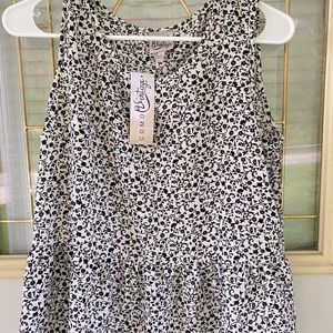 Black & White Flow Tank